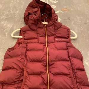 Size medium Columbia ladies vest with hood